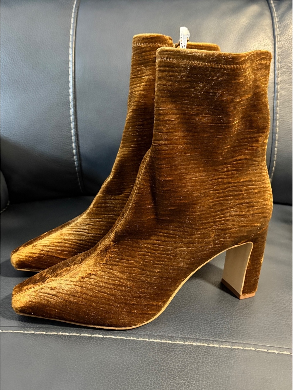 NWT Gianni Bini Women's Brown Velvet Ankle Boots with Block Heel Size 8